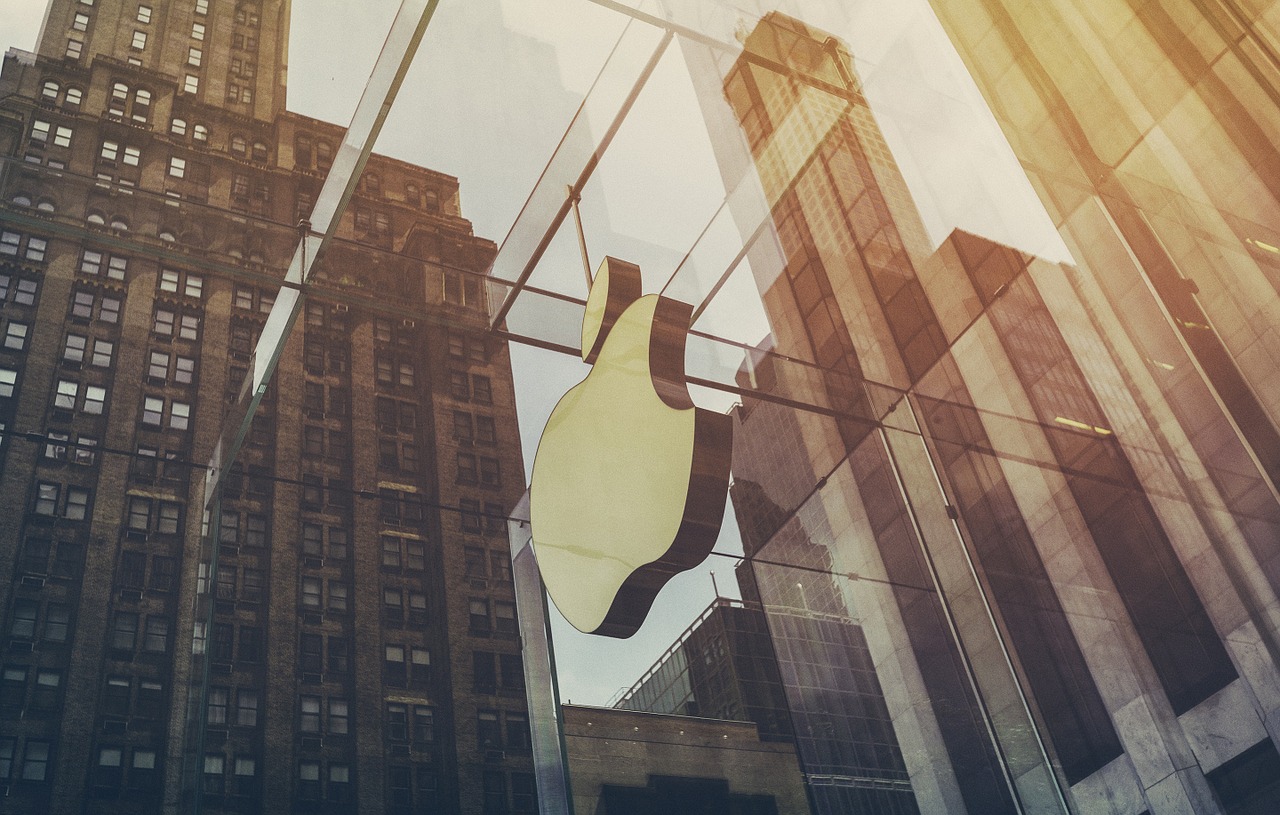Apple, azionisti a favore di audit esterno sui diritti civili