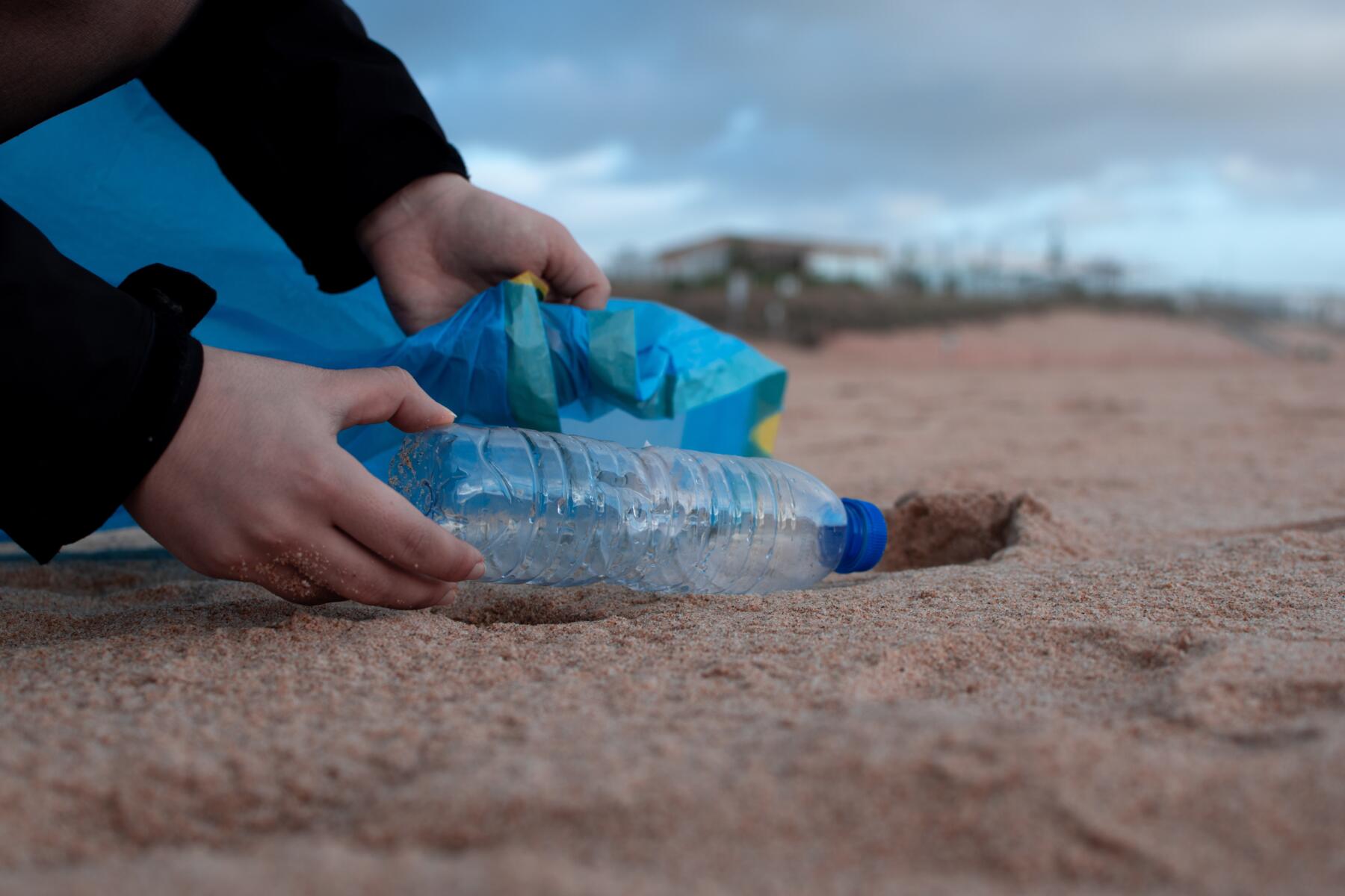 spiaggia-plastica-rifiuti